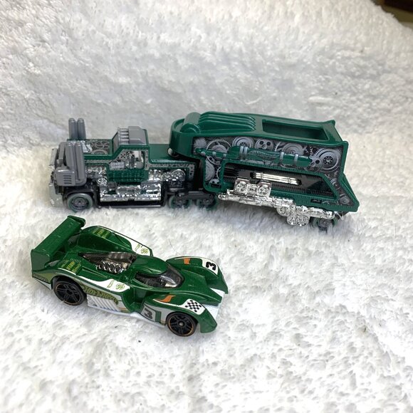 Hot Wheels Steamin’ Gleamin’ Hauler - Picture 5 of 9
